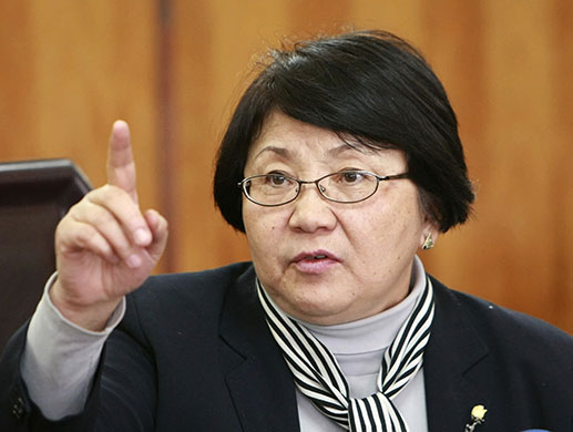 Kyrgyzstan: Roza Otunbayeva, the interim government leader at a press conference
