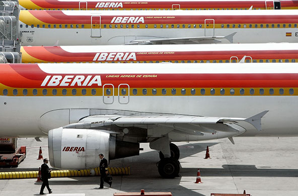 British Airways merger: 2006: Two Iberia pilots at Barajas airport, Madrid