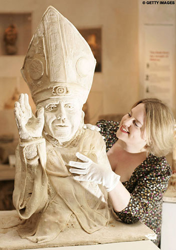 Food Sculptures: Prudence Emma Staite - Pope Pizza