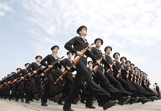 24 Hours in Pics: Ukrainian medics servicemen in historical uniform practice for a parade