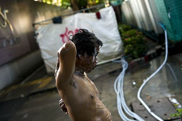 24 hours in pictures: A Thai 