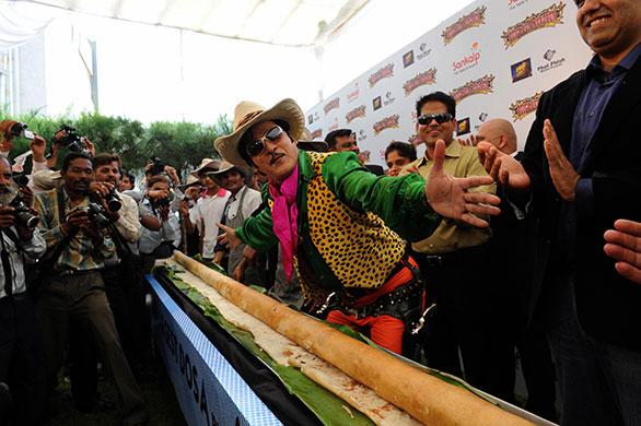 Big Food: A 32.5 foot long Dosa at Sankalp in Ahmedabad on 19 August 2009