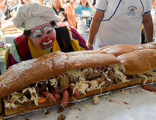 Big Food: A clown in front of a 46-metre-long 