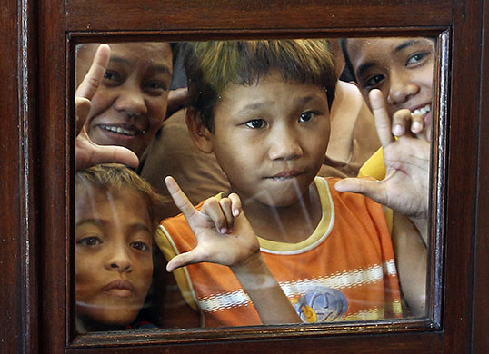 Philippine elections: Supporters of Presidential frontrunner Senator Benigno Noynoy Aquino III