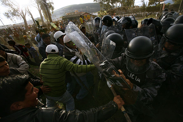 24 hours in pictures: Guachala, Ecuador: Demonstraters clash with police