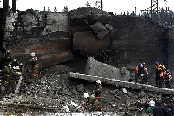 24 hours in pictures: Mezhdurechensk, Russia: Emergency workers at the Raspadskaya mine