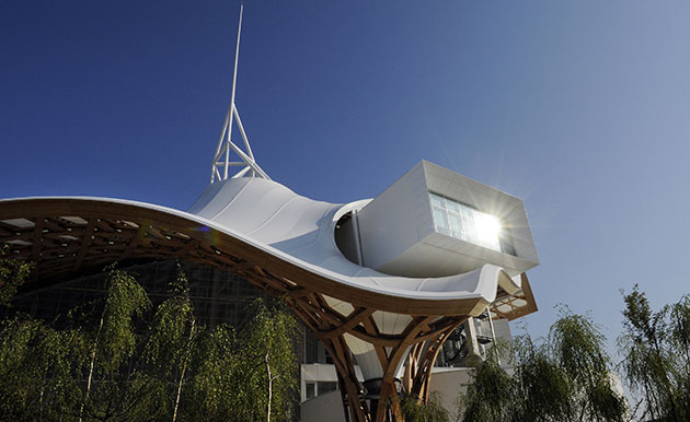Metz Pompidou: A detail of the roofing made up of hexagonal wooden units