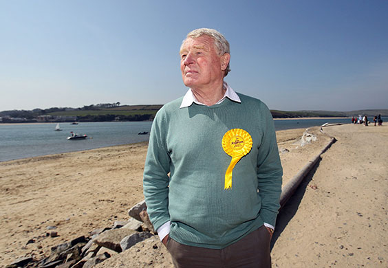 Liberal Democrat cabinet: Paddy Ashdown campaigns In Cornwall