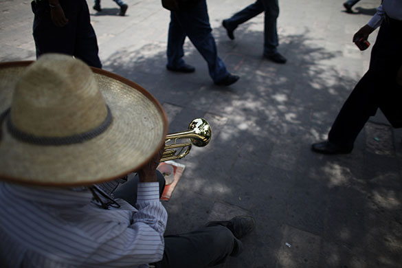 24 hours in pictures: A  busker in Mexico City