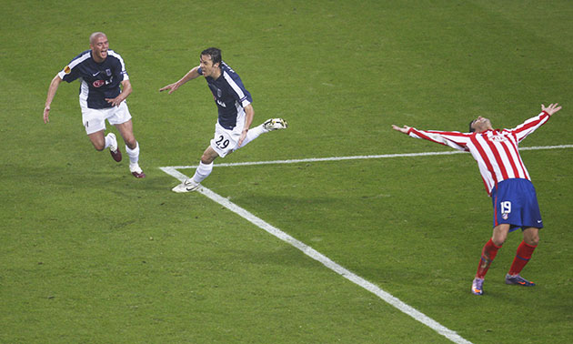 Europa League: Simon Davies equalises for Fulham