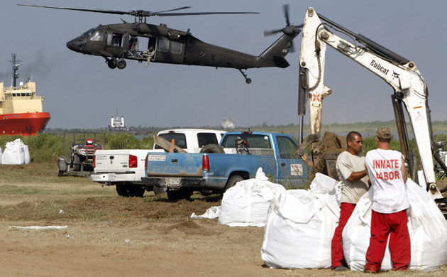 Deepwater Horizon: Gulf Oil Spill Begins To Reach Land : Inmates fill giant sandbags