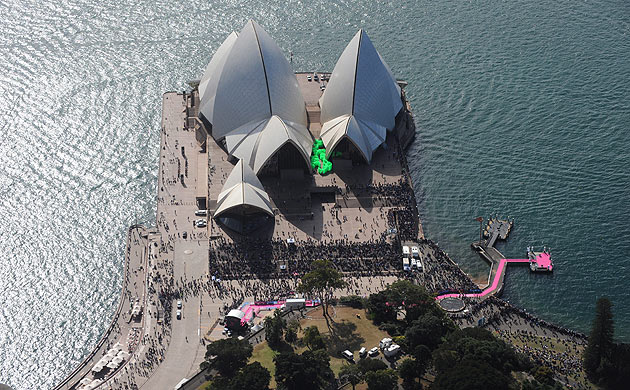 An aerial view of crowds at the Sydney Opera House  to welcome home teenage sailor Jessica Watson