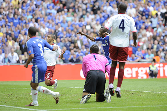FA Cup Final: Kalou can't believe it as his effort rises up and hits the bar