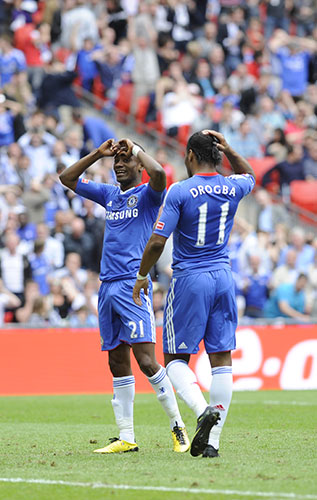 FA Cup Final: Drogba and Kalou can't believe that the Chelsea midfielder missed 
