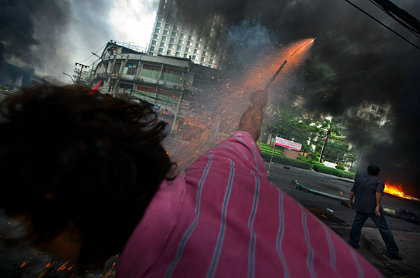 24 hours in pictures: violence hits bangkok as military cracks down