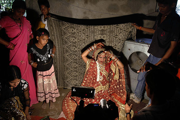24 hours in pictures: mass marriage on the hindu holy day of Akshay Tritiya 