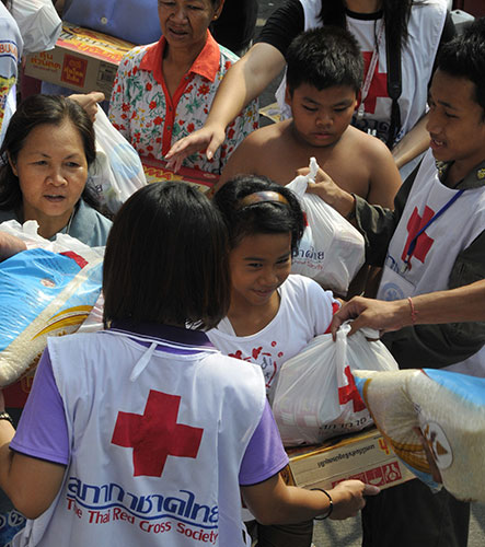 Thai clashes: People line up as Thai Red Cross workers hand out food supplies