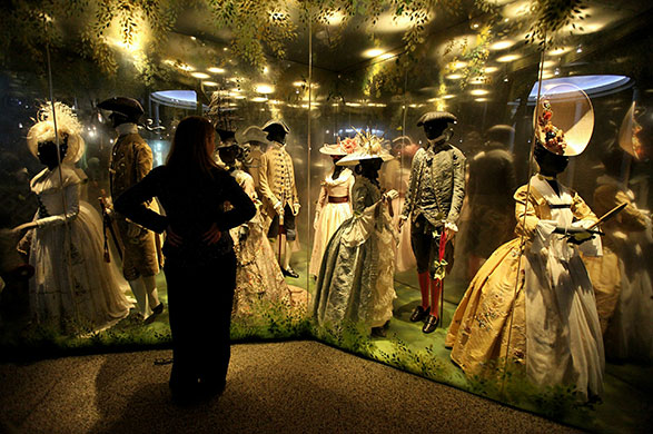 Museum of London: Museum Of London Opens New Gallery Of Modern London