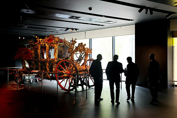 Museum of London: Museum Of London Opens New Gallery Of Modern London