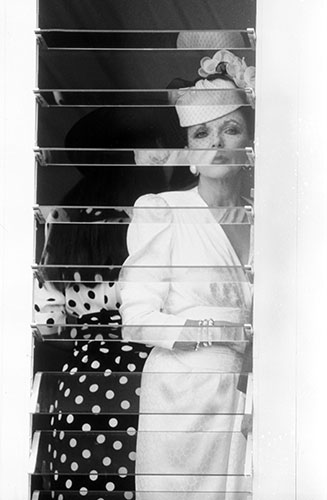 Epsom fashion: Joan Collins at Epsom Racecourse in 1986