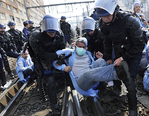 24 hours in pictures: Paris, France: A protest against hospital working conditions
