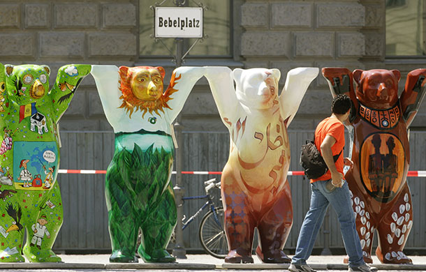 Global animal sculptures: Bears Berlin