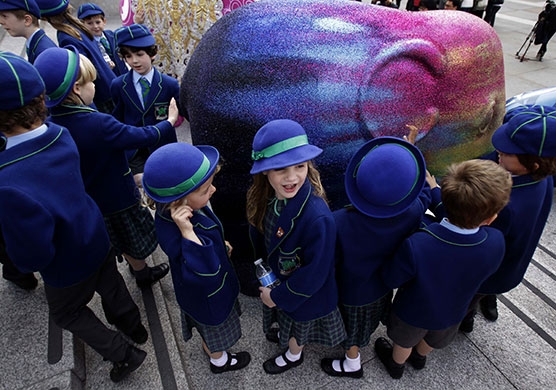 Global animal sculptures: School children inspect at an elephant in Traflagar Square