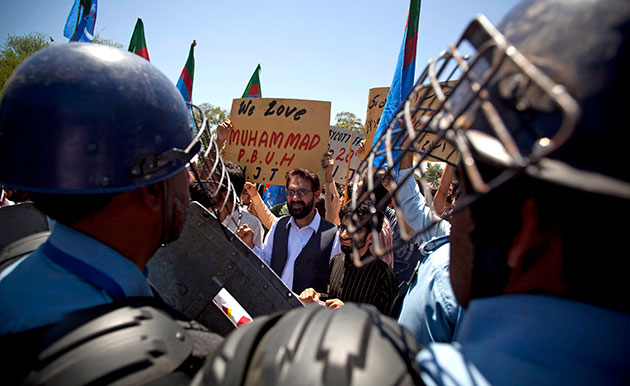 24 hours in pictures: Pakistani police officers bar students to reach a diplomatic enclave