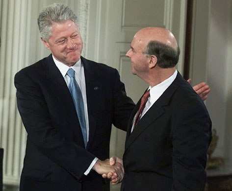 Craig Venter: President Clinton shakes hands with Craig Venter