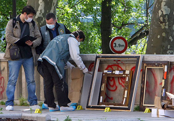 Paris art theft: Police officers search for clues