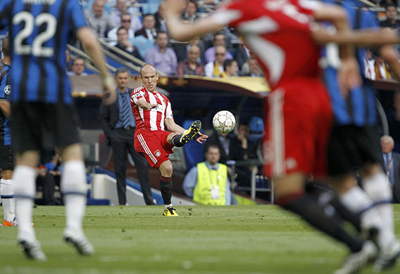 Champions League Final: Bayern Munich's Robben floats in a free-kick