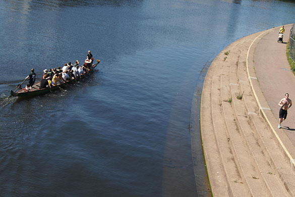 weather: People enjoying leisure activities along the embankment in Nottingham