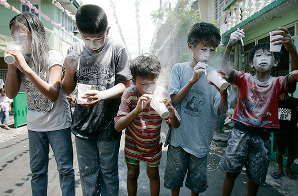 24hours: Philippines: Filipino children blow powder on feast day of St. Rita