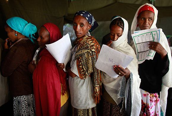 Ethiopia elections: Ethiopian women wait to cast their vote in Nazret