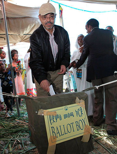 Ethiopia elections: Ethiopia's Prime Minister Meles Zenawi casts his ballot