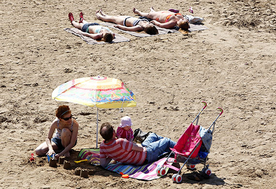 weather: People enjoy the sun at Southport beach, Merseyside,