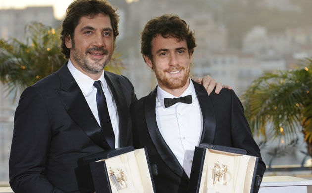 Cannes 2010 closing night: Italian actor Elio Germano (R) and Spaniard Jarvier Bardem