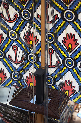 Nelson's Ship in a Bottle: Nelson's Ship in a Bottle by Yinka Shonibare