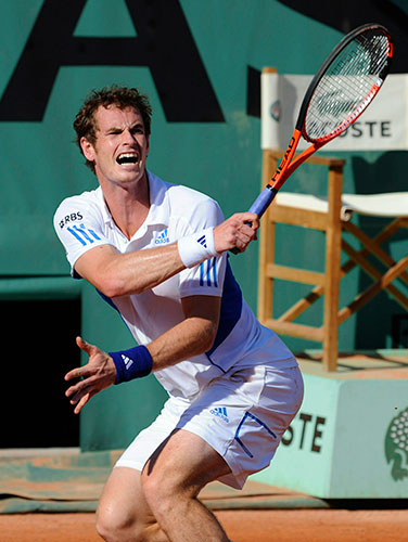 tennis: British Andy Murray returns the ball to