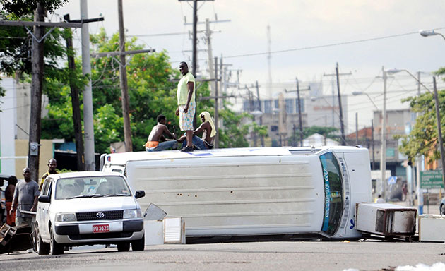 Jamaica: Demonstrators blocking a street in Sapnish Town
