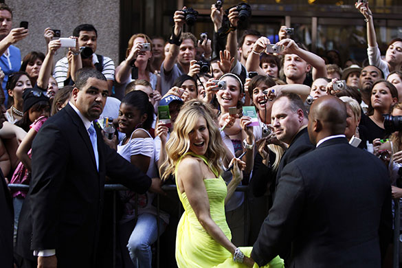 24 hours in pictures: New York, US: Sarah Jessica Parker signs autographs