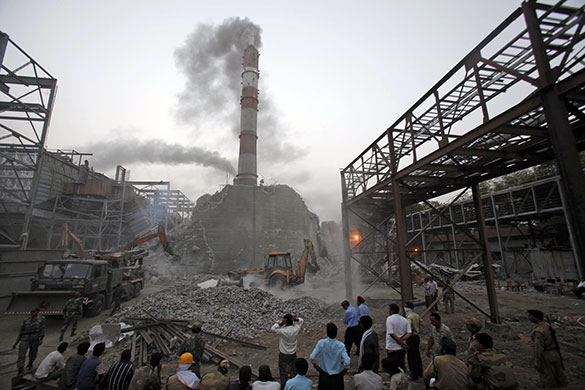 24 hours in pictures: Jhansi, India: A rescue operation