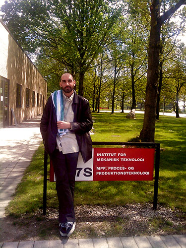 towel day: Arnaud De Grave