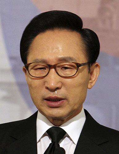 Korea crisis: President Lee of South Korea cries at the presidential Blue House in Seoul