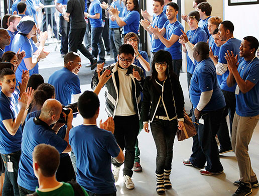 iPad 2: London, UK: Customers are cheered by employees at an Apple store 