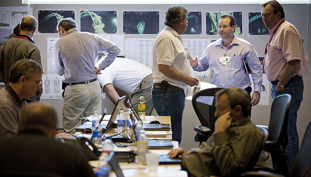 Deepwater Horizon oil rig: oil spill : Technical experts in a conference room at BP offices in Houston