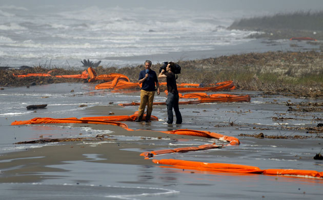 Deepwater Horizon oil rig: Oil spill : A television crew reports , south of Venice, Louisiana