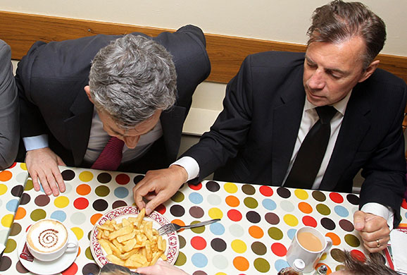 Election week five: Prime Minister Gordon Brown shares chips with businessman Duncan Bannatyne