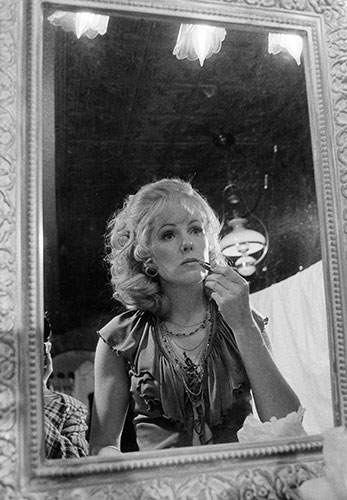 Lynn Redgrave: Actress Lynn Redgrave applies makeup prior to the bar scene