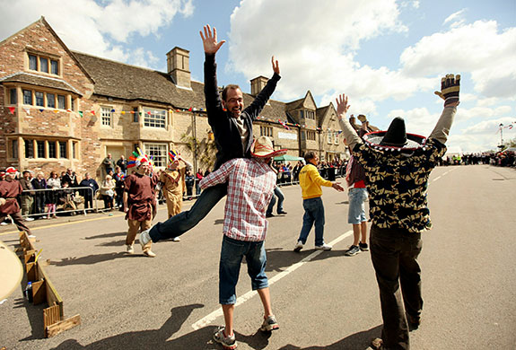 Stilton cheese race : Stilton Cheese Rolling Competition